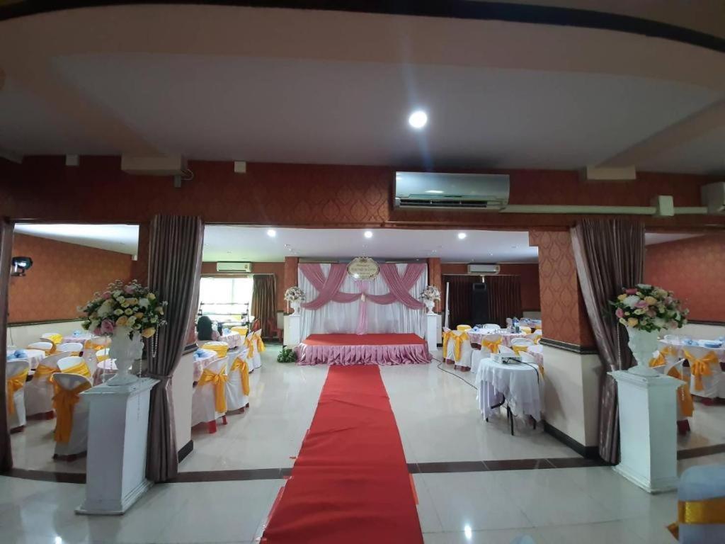 Le Parc Wangnang Hotel Phitsanulok Ngoại thất bức ảnh