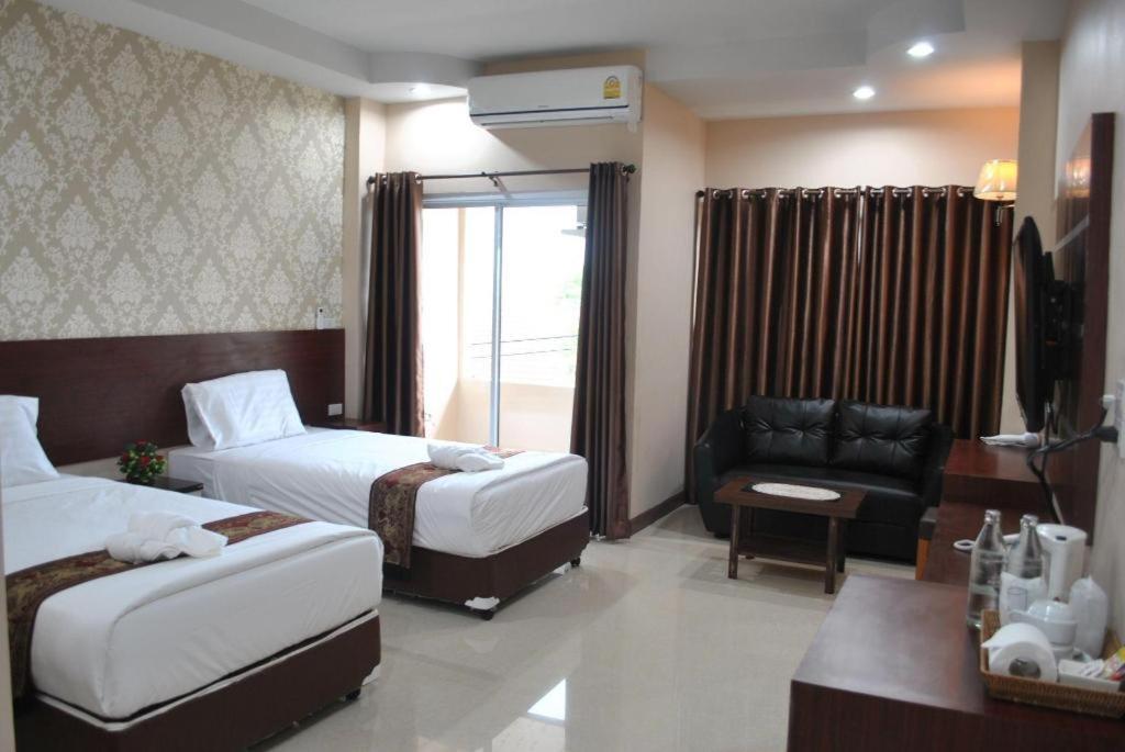 Le Parc Wangnang Hotel Phitsanulok Ngoại thất bức ảnh