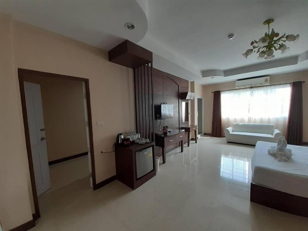 Le Parc Wangnang Hotel Phitsanulok Ngoại thất bức ảnh