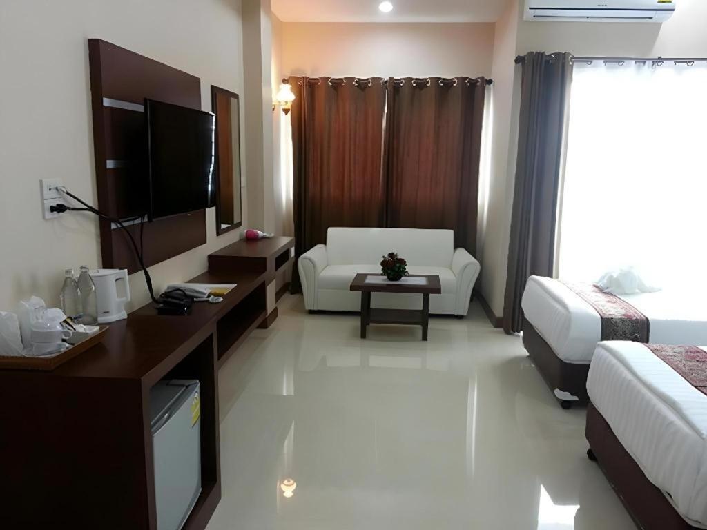 Le Parc Wangnang Hotel Phitsanulok Ngoại thất bức ảnh