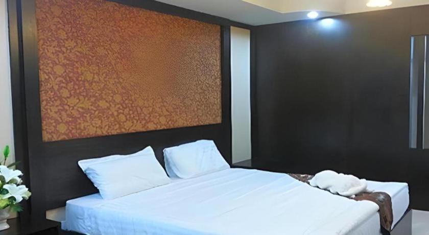 Le Parc Wangnang Hotel Phitsanulok Ngoại thất bức ảnh