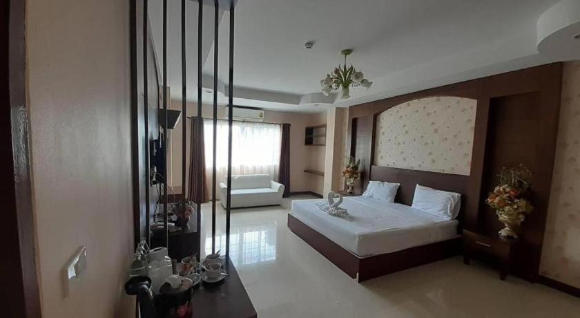 Le Parc Wangnang Hotel Phitsanulok Ngoại thất bức ảnh