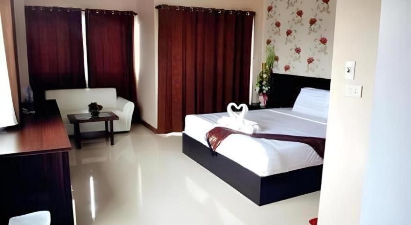 Le Parc Wangnang Hotel Phitsanulok Ngoại thất bức ảnh